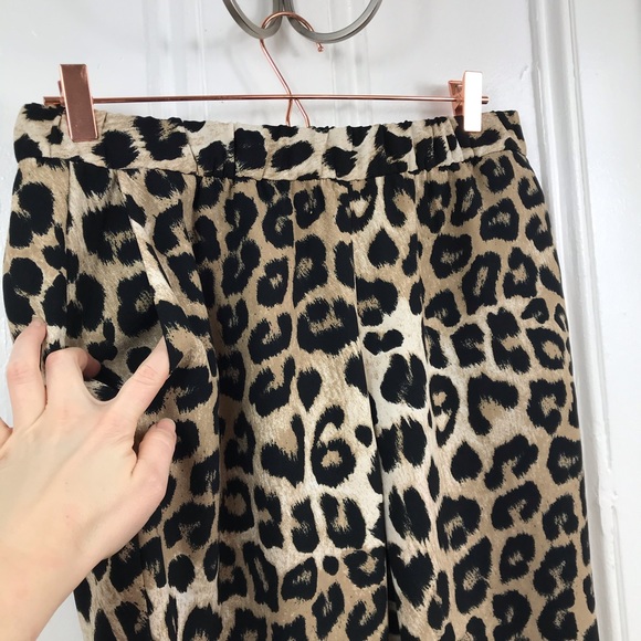 Banana Repub Hayden Tapered-Fit Leopard Ankle Pant - Picture 7 of 8